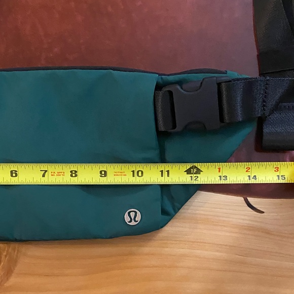 lululemon rare On the Beat Belt Bag Green - Picture 9 of 10